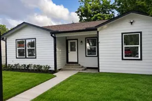 216 Burress St, Houston, TX 77022 - Photo 1