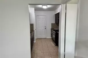 10415 Sageburrow Dr, Houston, TX 77089 - Photo 9