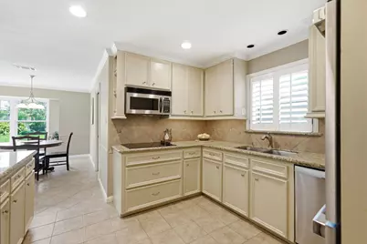 8307 Creekstone Circle, Houston, TX 77055 - Photo 9
