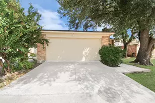 8114 Misty Ridge Ln, Houston, TX 77071 - Photo 3
