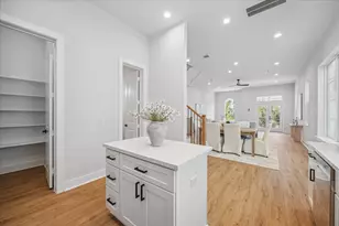 1033 W 17th St, Houston, TX 77008 - Photo 17