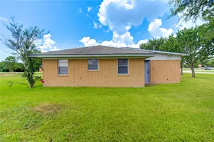 402 N 1st St, Beasley, TX 77417 - Photo 9