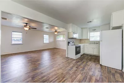 402 N 1st Street, Beasley, TX 77417 - Photo 17