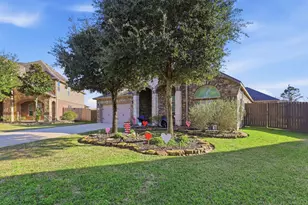 12403 Emerald Ln, Mont Belvieu, TX 77535 - Photo 3