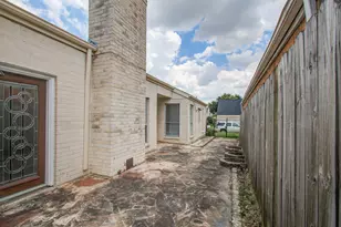 13147 Hollowcreek Park Dr, Houston, TX 77082 - Photo 3