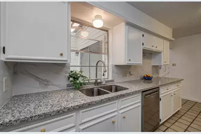 13147 Hollowcreek Park Drive, Houston, TX 77082 - Photo 15