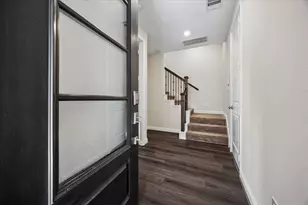 11004 Mikula Dr, Houston, TX 77043 - Photo 3