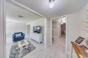 2519 Lazy Lake Dr, Houston, TX 77058 - Photo 3