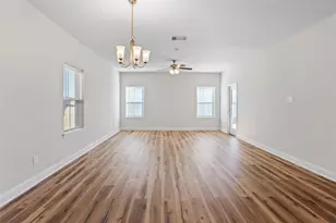 4203 W Bayou Maison Cir, Dickinson, TX 77539 - Photo 5