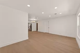 3209 McCrarey Dr, Houston, TX 77088 - Photo 9