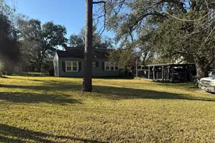 117 Cabaniss Ave, Baytown, TX 77520 - Photo 1