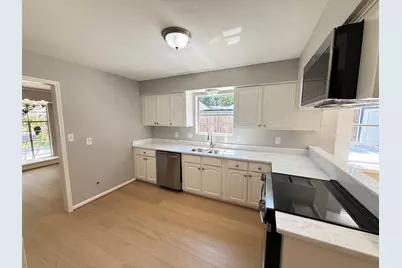 9814 Foxrun Court, Houston, TX 77080 - Photo 11