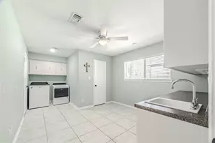 601 S Rivershire Dr, Conroe, TX 77304 - Photo 23