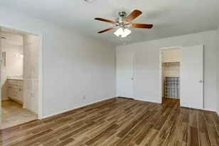 10403 Raritan Dr, Houston, TX 77043 - Photo 9