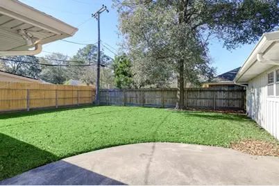 10403 Raritan Drive, Houston, TX 77043 - Photo 15
