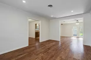 10403 Raritan Dr, Houston, TX 77043 - Photo 3