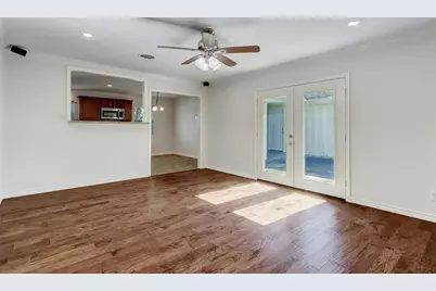 10403 Raritan Drive, Houston, TX 77043 - Photo 5