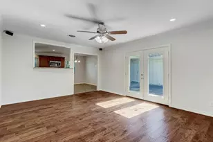 10403 Raritan Dr, Houston, TX 77043 - Photo 5