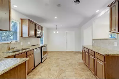 10403 Raritan Drive, Houston, TX 77043 - Photo 7