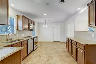 10403 Raritan Dr, Houston, TX 77043 - Photo 7