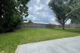 2726 Mesquite Dr, Sugar Land, TX 77479 - Photo 3