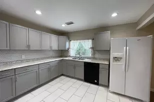 2726 Mesquite Dr, Sugar Land, TX 77479 - Photo 11