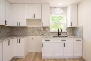 58 Hybiscus Ct, Lake Jackson, TX 77566 - Photo 3