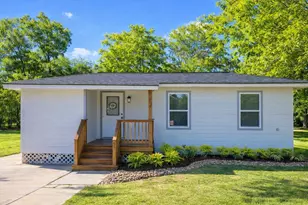 58 Hybiscus Ct, Lake Jackson, TX 77566 - Photo 1