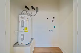 234 E 39th St, Houston, TX 77018 - Photo 13