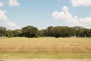 102 Lakeland Cir, Rosharon, TX 77583 - Photo 1