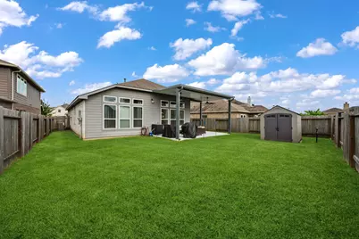8827 W Crescent Lake Circle, Baytown, TX 77521 - Photo 23
