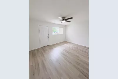 2428 19th Avenue N, Texas City, TX 77590 - Photo 7