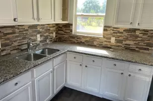 5210 Dieppe St, Houston, TX 77033 - Photo 9