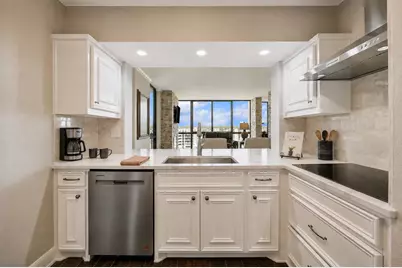 5001 Woodway #1005, Houston, TX 77056 - Photo 17