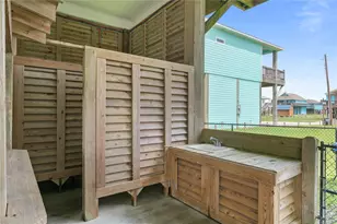 982 S Redfish St, Crystal Beach, TX 77650 - Photo 7