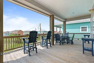 982 S Redfish St, Crystal Beach, TX 77650 - Photo 9