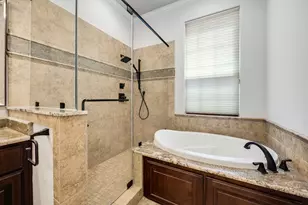 2415 Commonwealth St, Houston, TX 77006 - Photo 17