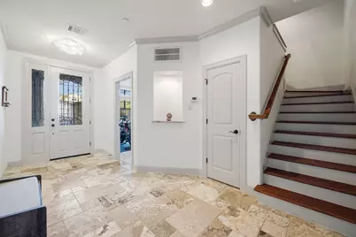 2415 Commonwealth Street, Houston, TX 77006 - Photo 9