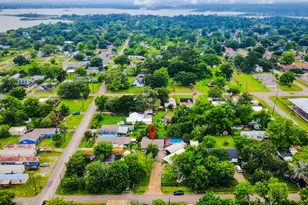 204 N 6th St, Highlands, TX 77562 - Photo 3