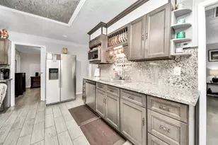 204 N 6th St, Highlands, TX 77562 - Photo 23