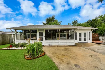 204 N 6th Street, Highlands, TX 77562 - Photo 9