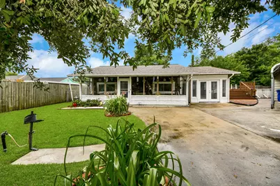 204 N 6th Street, Highlands, TX 77562 - Photo 7
