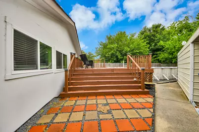 204 N 6th Street, Highlands, TX 77562 - Photo 11