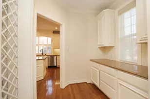 106 N Wynden Estates Ct, Houston, TX 77056 - Photo 11