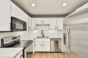 9234 Westwood Village Dr, Houston, TX 77036 - Photo 13
