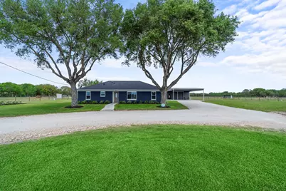 15308 Hubenak, Needville, TX 77461 - Photo 3