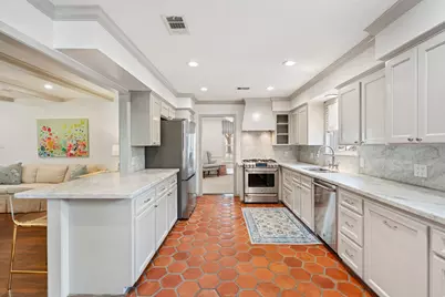 7902 Pagewood Lane, Houston, TX 77063 - Photo 11