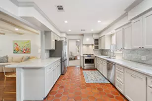 7902 Pagewood Ln, Houston, TX 77063 - Photo 11