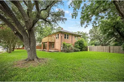 212 W Alabama Street, Wharton, TX 77488 - Photo 3