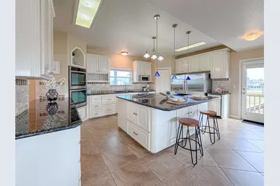 1303 Tiki Drive, Tiki Island, TX 77554 - Photo 7